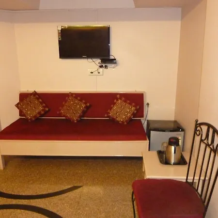 Hotel Karan Palace 3*