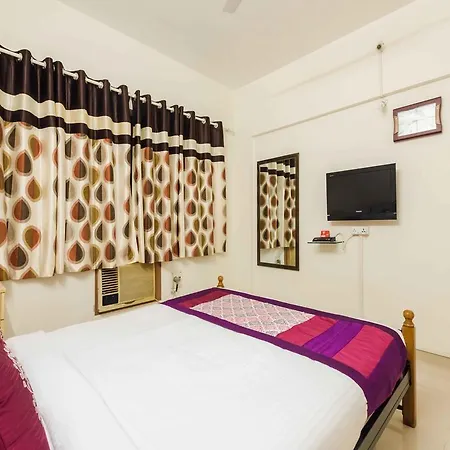 Apartment Oyo 4573 Near Bkc *