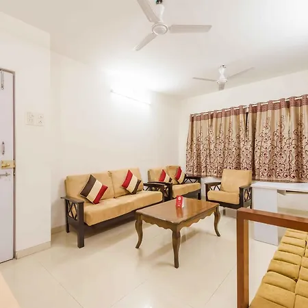 Apartment Oyo 4573 Near Bkc *