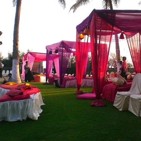 Hotel The Retreat & Convention Centre Mumbai