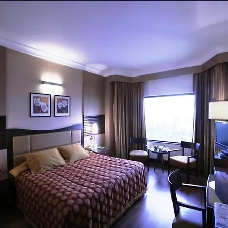 Hotel The Retreat & Convention Centre Mumbai