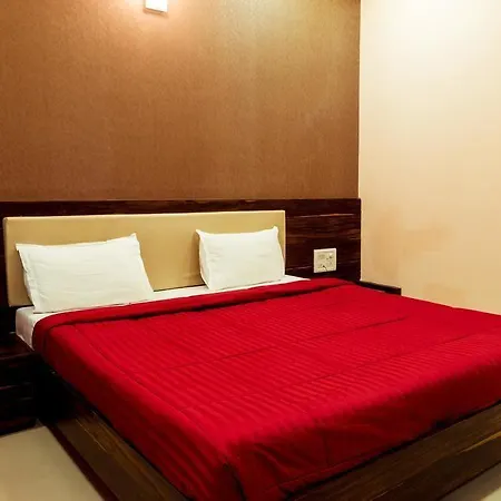 Fabhotel The Adore Palace 3*
