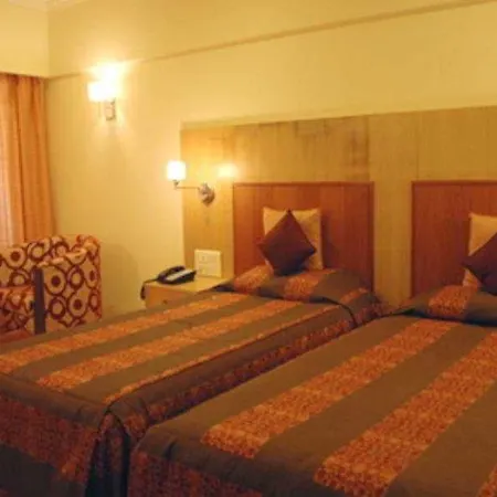 Juhu Plaza Hotel 3*