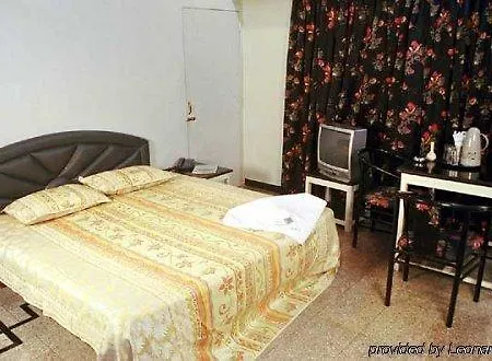 Metro International Hotel 2*