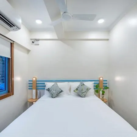 Kemps Corner Hotel 2*