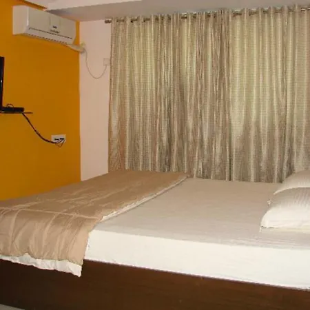 Vista At Bandra Apartment *