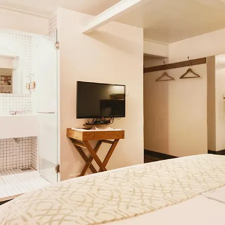 Hotel Abode 3*