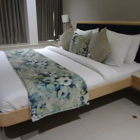 Hotel Suncity Apollo - Gateway Of India