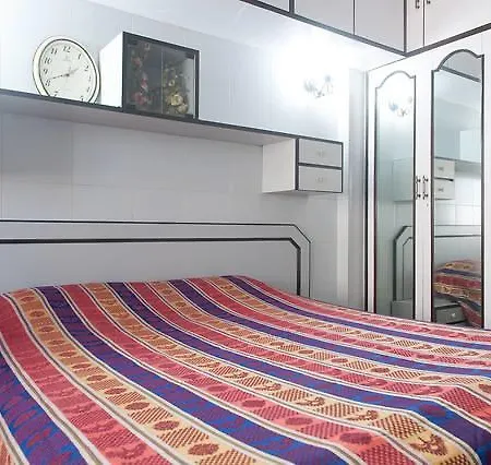 Bolllywood - Beautiful, Cosy , Safe And Secure *