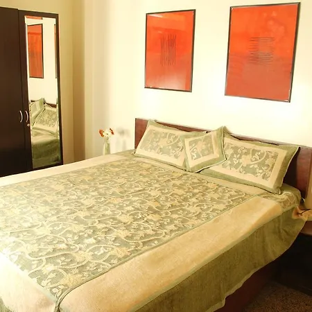 Aura Executive Homes - Juhu *