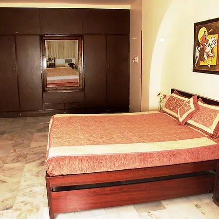 Aura Executive Homes - Juhu Apartment