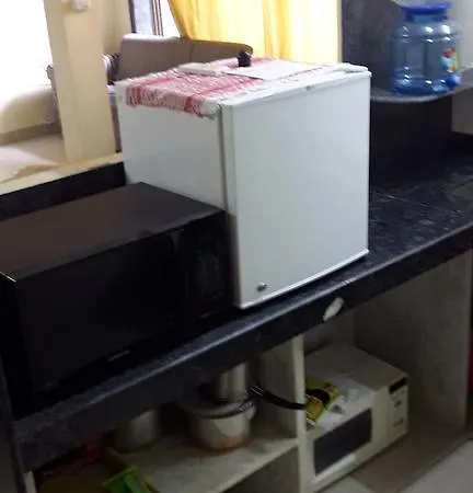 Linking Rd 9 Bed Bandra West 1 Bhk * Mumbai