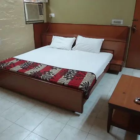 Happy Hotel *