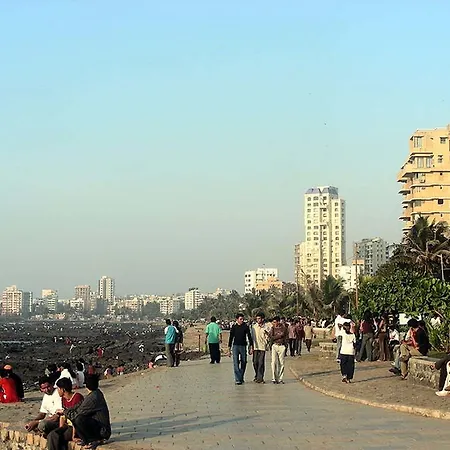 Linking Rd 9 Bed Bandra West 1 Bhk *