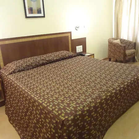 Juhu Plaza 3*
