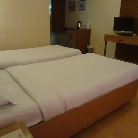 Hotel Juhu Plaza 3*