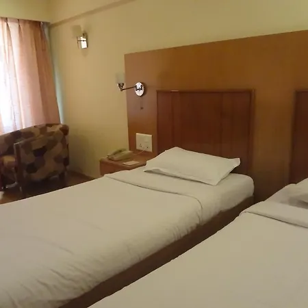 Juhu Plaza 3*