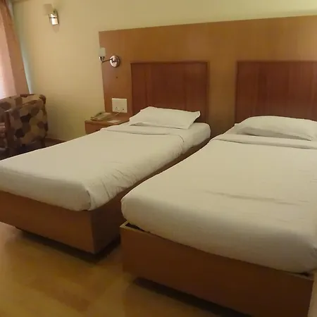 Hotel Juhu Plaza 3*