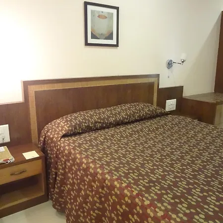 Juhu Plaza Hotel 3*
