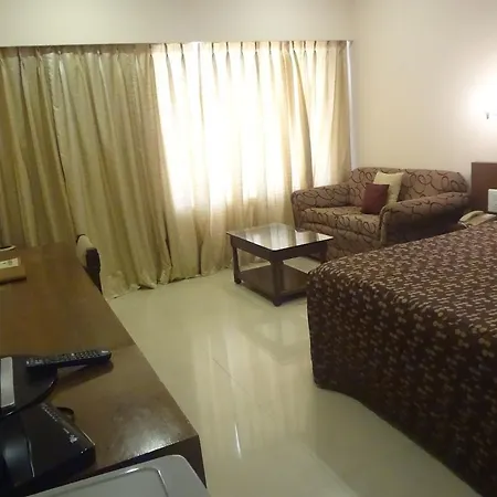 Hotel Juhu Plaza 3*