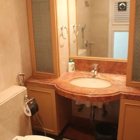 Guest house Grand Bay Bandra Premium Serviced Apartment