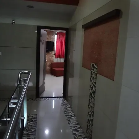 Crescent Hotel 2*