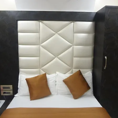 Karishma Hotel 2*