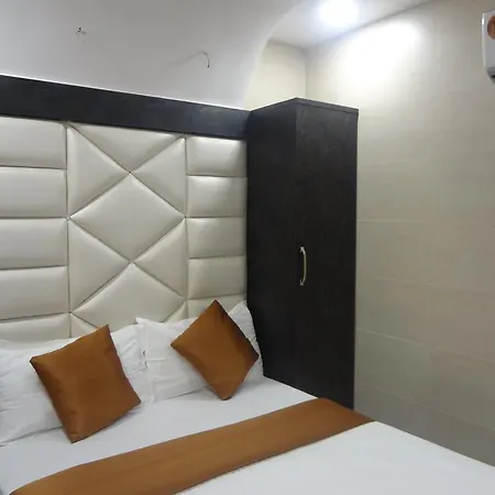 Karishma Hotel 2*