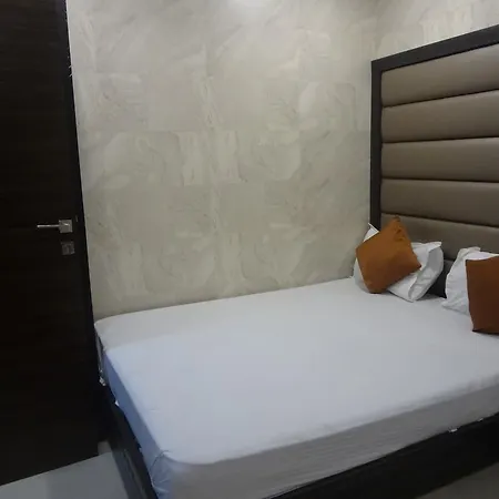Hotel Karishma 2*
