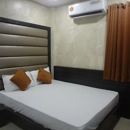 Karishma Hotel