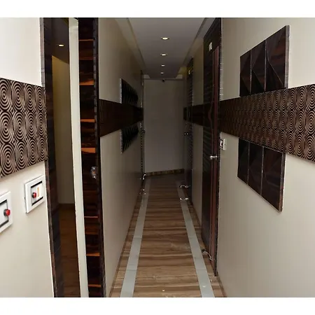 Hotel Vista At Colaba 2*