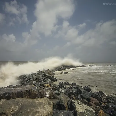 Connekthomes - Sea Views In Bandra 3*