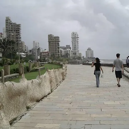 Guest house Connekthomes - Sea Views In Bandra Mumbai
