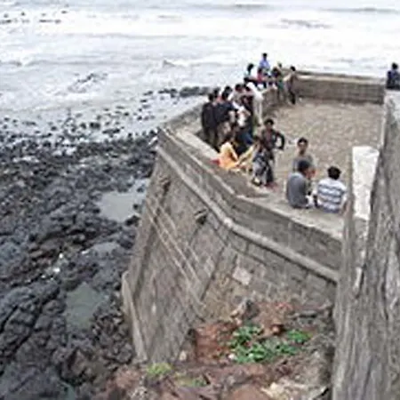 Bandra Sea Apt Apartment