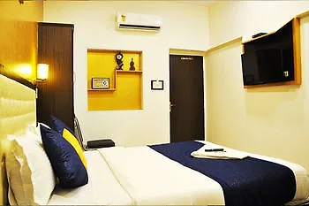Aksa Powai *