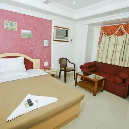 Treebo Cruz Royale Santacruz West 3* Mumbai