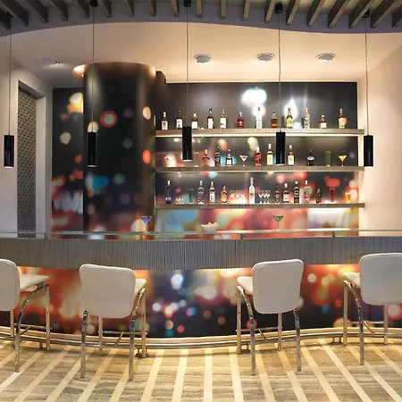 Mirage Hotel, International Airport Hotel