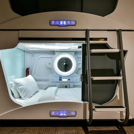 Capsule hotel Urbanpod 3*