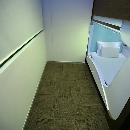 Urbanpod Capsule hotel 3*