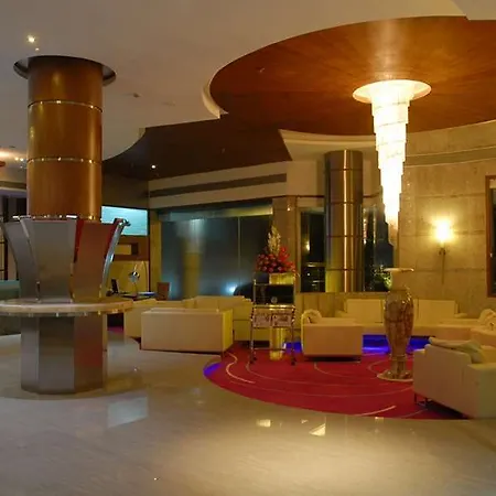Hotel Peninsula Grand