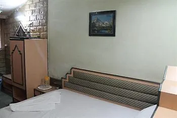 Everest Hotel