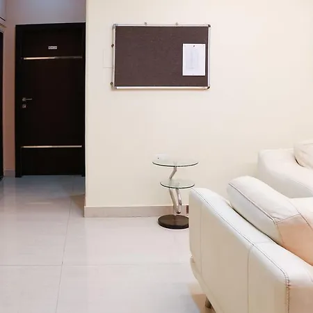 Hotel Treebo Seven Apartment Bandra 3*