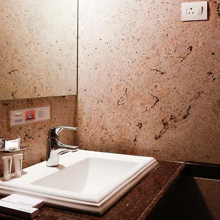 Hotel Treebo Seven Apartment Bandra 3*