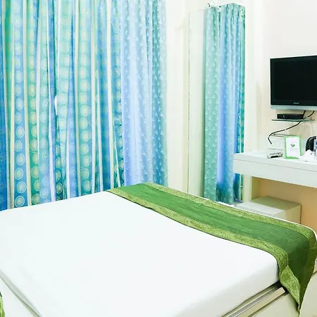 Hotel Treebo Seven Apartment Bandra