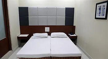 Elphinstone 3*