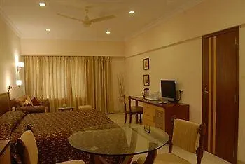 Hotel Juhu Plaza 3*