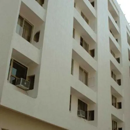 Hotel Juhu Plaza 3*