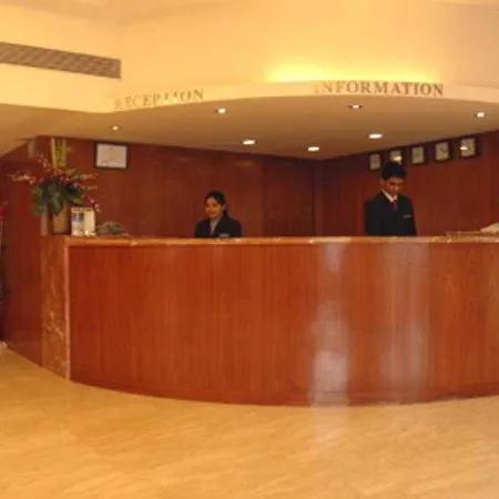 Juhu Plaza 3*