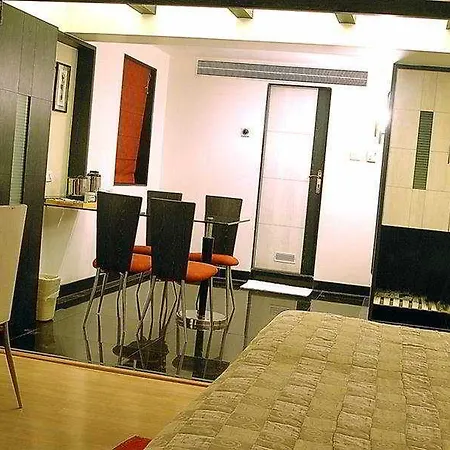 Ramee Guestline Khar Hotel 3*
