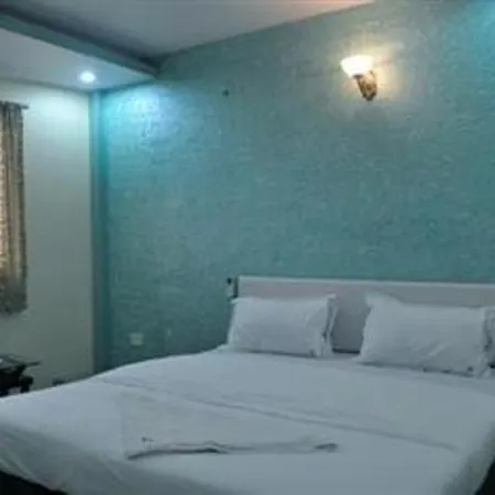 Om Residency Hotel 3*